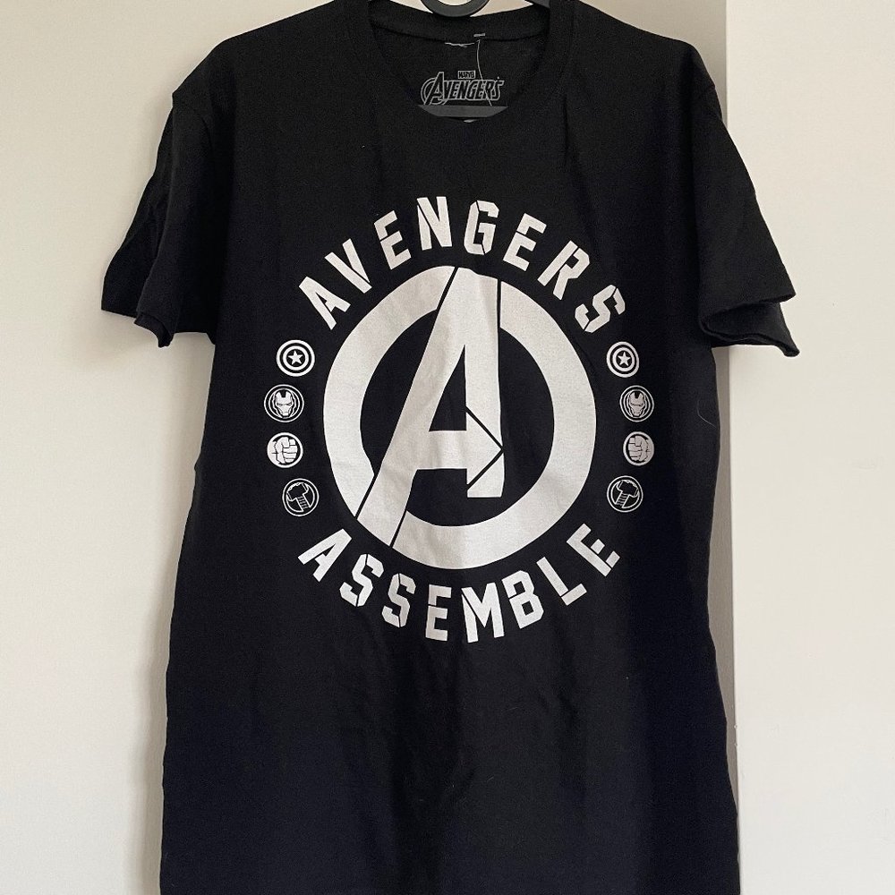 Avengers woman tshirt, Size small